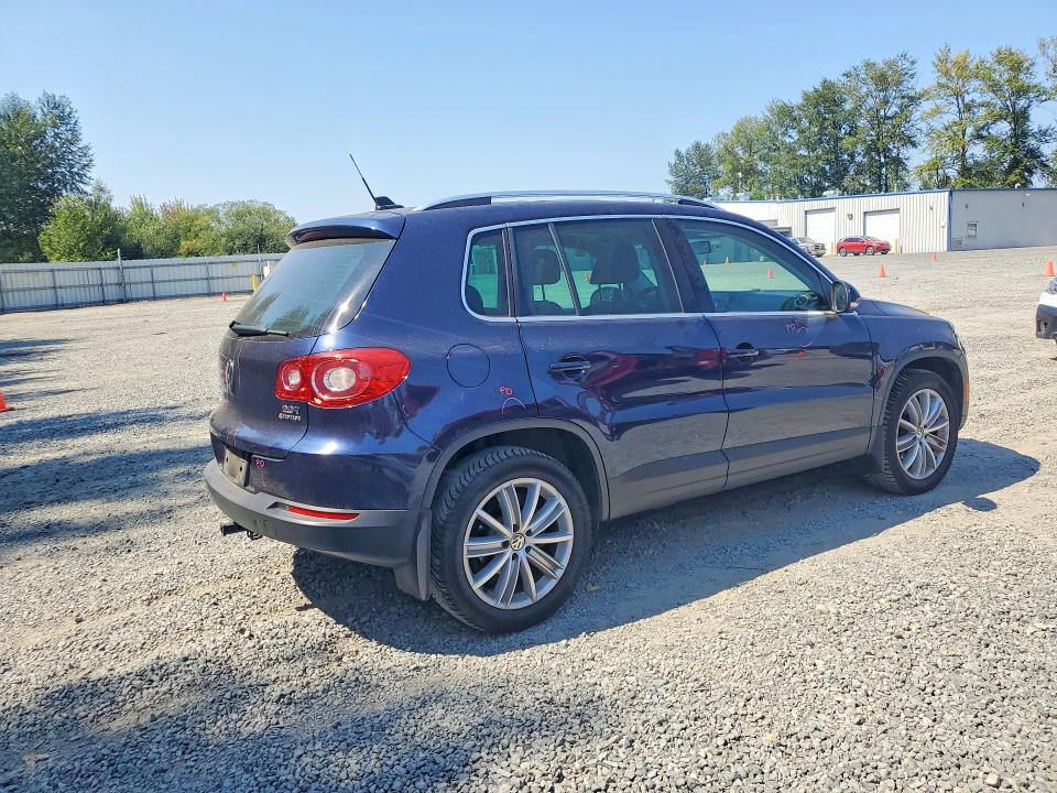 2011 Volkswagen Tiguan მანქანა იყიდება აუქციონზე, vin: WVGBV7AX6BW517782, აუქციონის ნომერი: 64939416