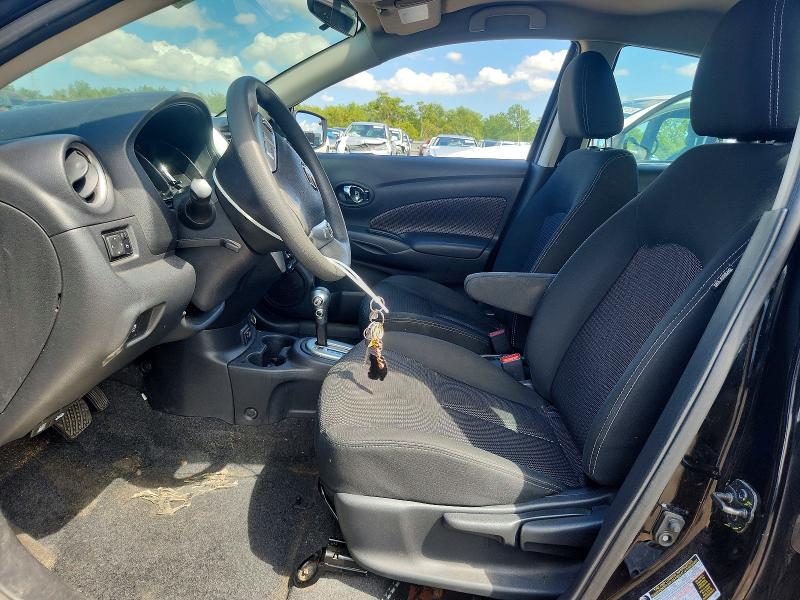 64773526 :رقم المزاد ، 3N1CN7AP1JL884301 vin ، 2018 Nissan Versa مزاد بيع
