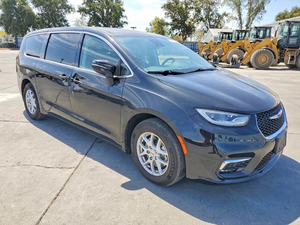 64426556 :رقم المزاد ، 2C4RC1BG3PR550422 vin ، 2023 Chrysler Pacifica مزاد بيع
