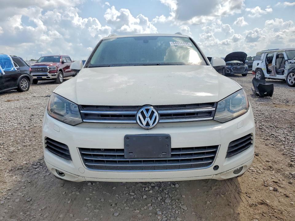 2011 Volkswagen Touareg მანქანა იყიდება აუქციონზე, vin: WVGFF9BP4BD005832, აუქციონის ნომერი: 64034496