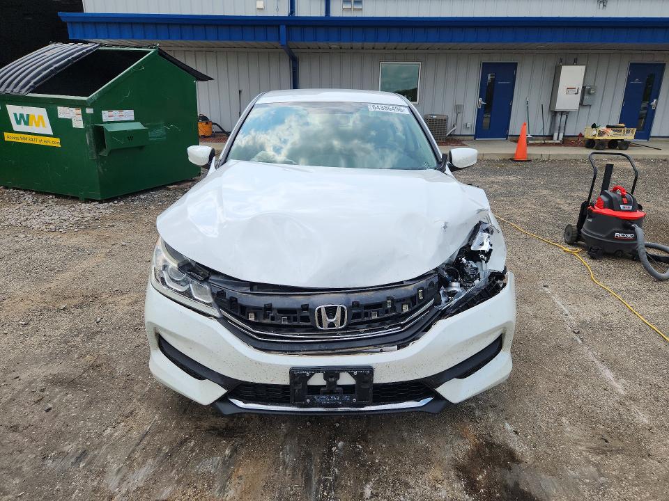64386496 :رقم المزاد ، 1HGCR2F32HA012710 vin ، 2017 Honda Accord مزاد بيع
