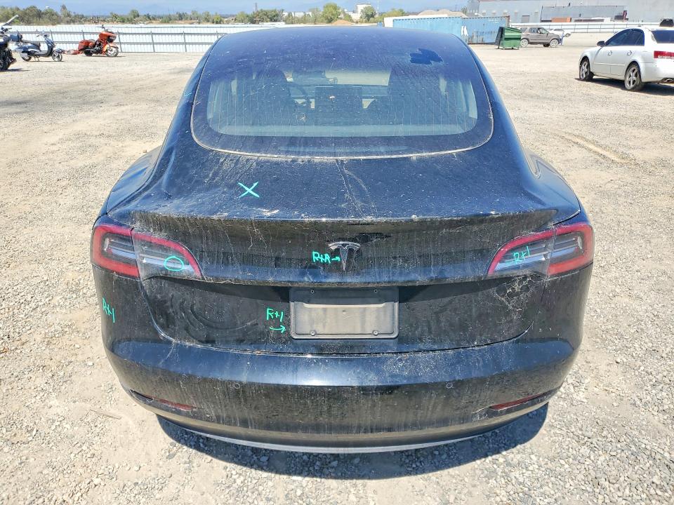 58026386 :رقم المزاد ، 5YJ3E1EAXJF171976 vin ، 2018 Tesla Model 3 مزاد بيع