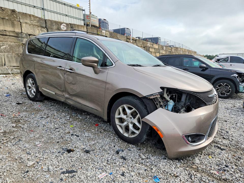 64634456 :رقم المزاد ، 2C4RC1EG3HR559599 vin ، 2017 Chrysler Pacifica مزاد بيع