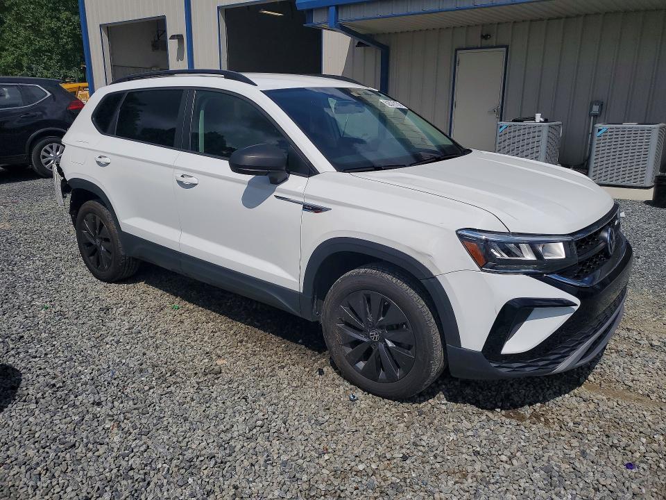 62572156 :رقم المزاد ، 3VVAX7B22NM019212 vin ، 2022 Volkswagen Taos مزاد بيع