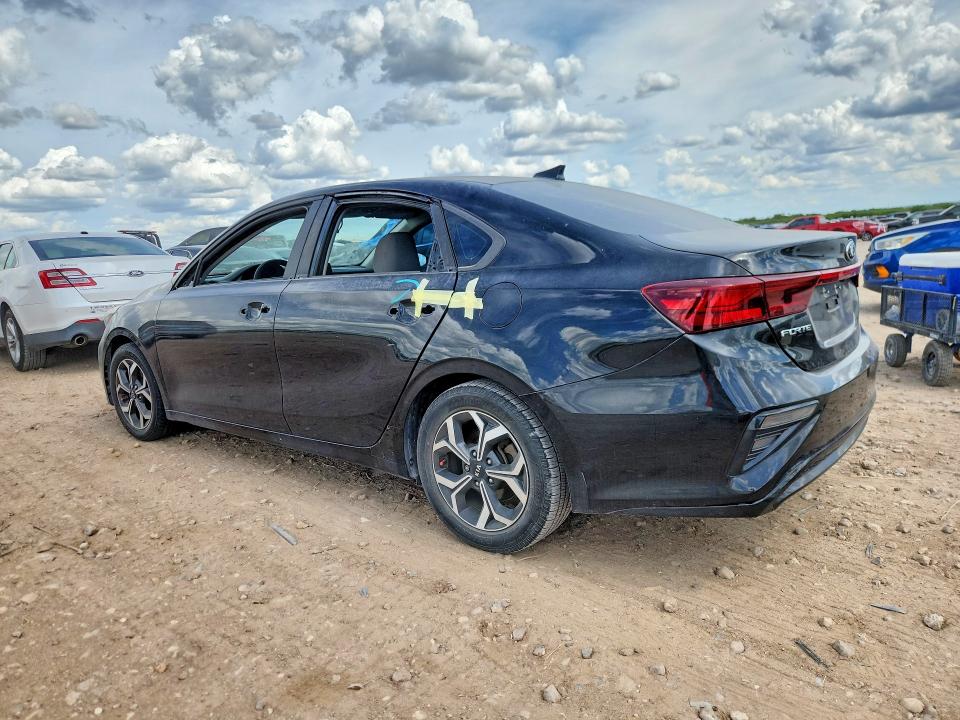 2020 Kia Forte მანქანა იყიდება აუქციონზე, vin: 3KPF24AD1LE141023, აუქციონის ნომერი: 64649556