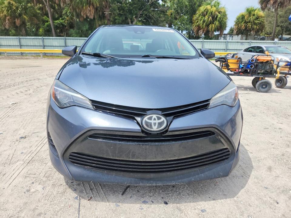 64242716 :رقم المزاد ، 2T1BURHE3HC949237 vin ، 2017 Toyota Corolla مزاد بيع