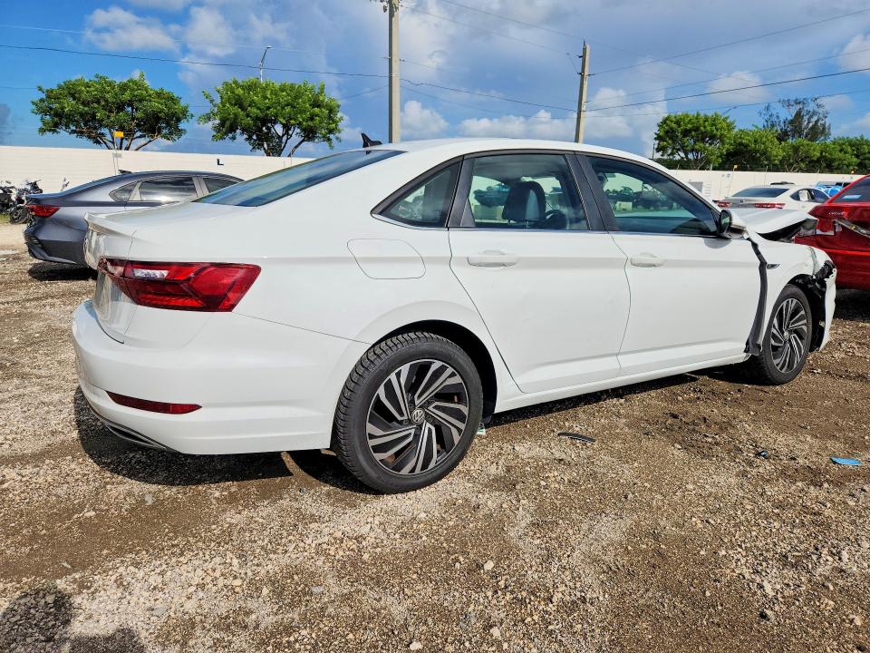 63676216 :رقم المزاد ، 3VWG57BU6MM008239 vin ، 2021 Volkswagen Jetta مزاد بيع