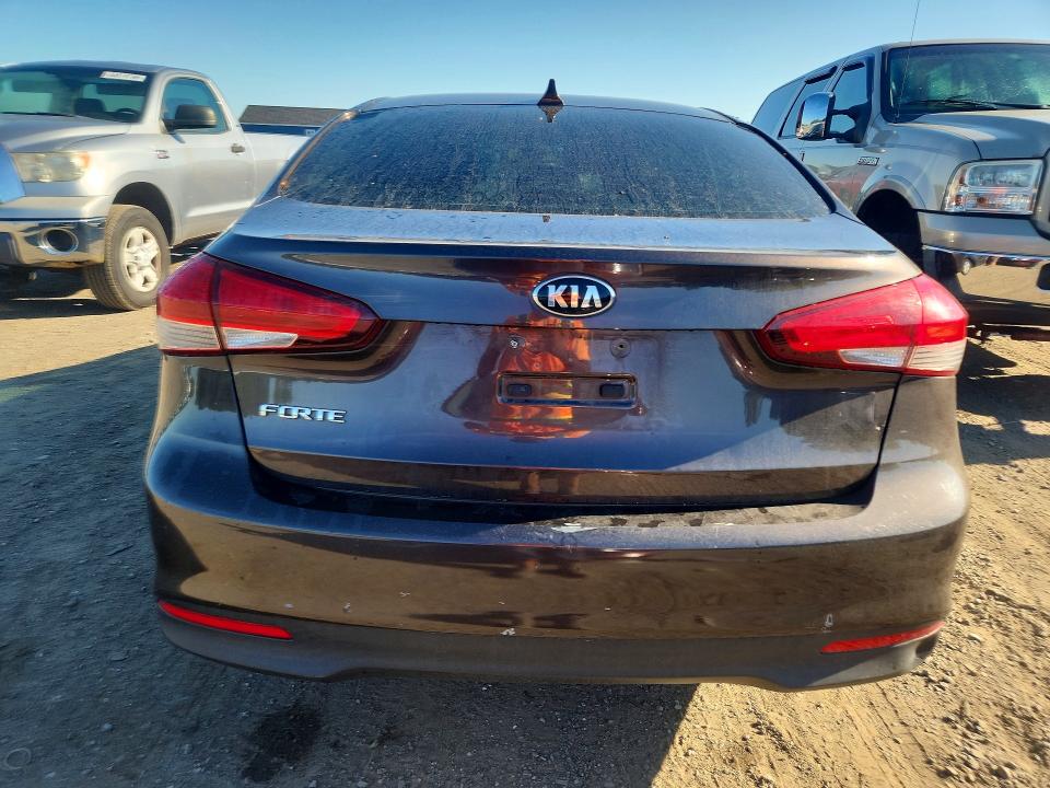 65393326 :رقم المزاد ، 3KPFK4A73JE181126 vin ، 2018 Kia Forte مزاد بيع