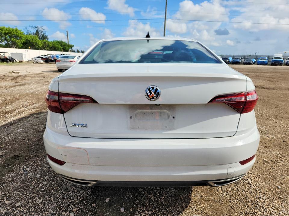 63676216 :رقم المزاد ، 3VWG57BU6MM008239 vin ، 2021 Volkswagen Jetta مزاد بيع