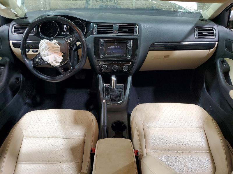 65305076 :رقم المزاد ، 3VWL17AJ2HM410413 vin ، 2017 Volkswagen Jetta مزاد بيع