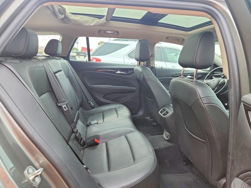 63480556 :رقم المزاد ، W04GV8SX3J1135164 vin ، 2018 Buick Regal Tourx مزاد بيع