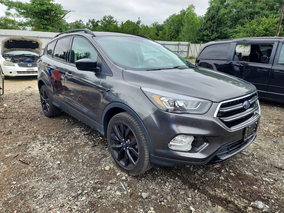 Продажа на аукционе авто 2017 Ford Escape, vin: 1FMCU0GD7HUD18336, номер лота: 64142236