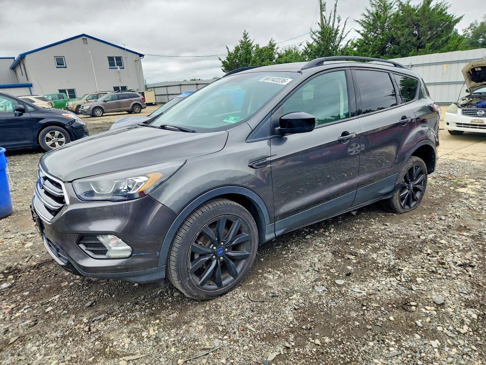 Продажа на аукционе авто 2017 Ford Escape, vin: 1FMCU0GD7HUD18336, номер лота: 64142236