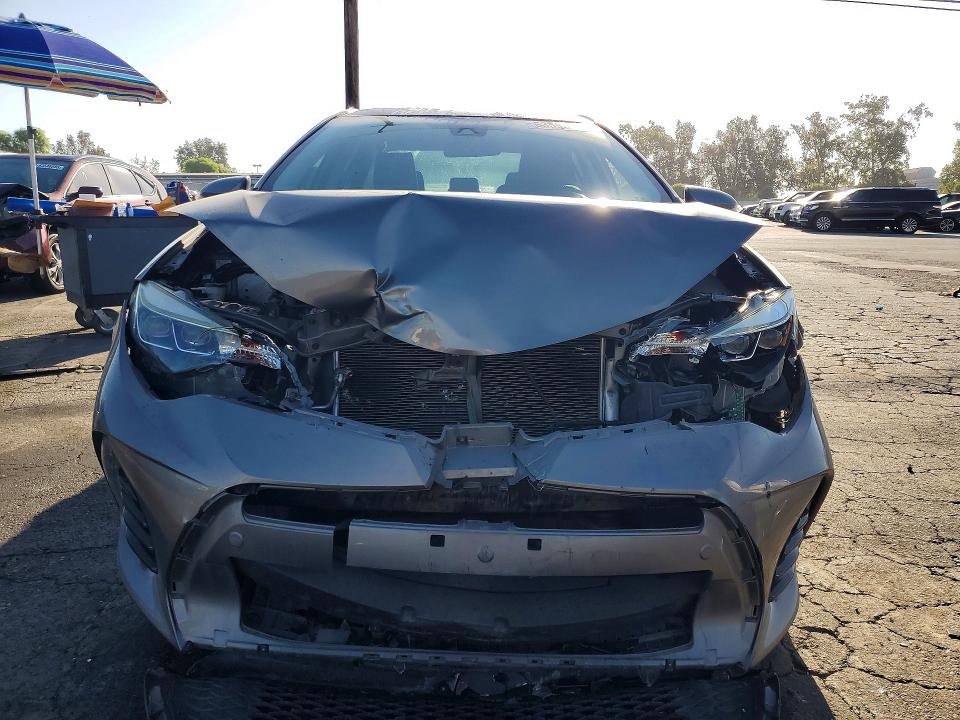 63593136 :رقم المزاد ، 5YFBURHE4JP779301 vin ، 2018 Toyota Corolla مزاد بيع