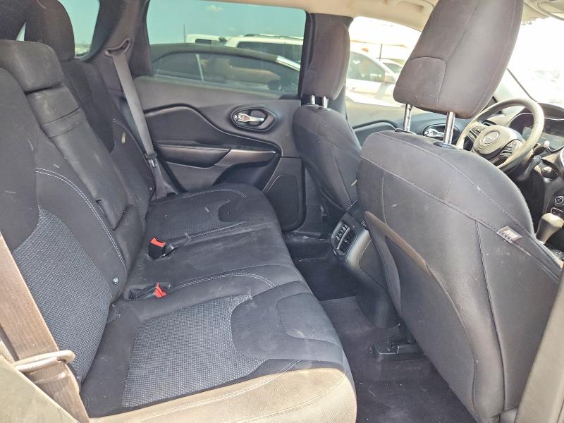 63920326 :رقم المزاد ، 1C4PJLCB3KD164851 vin ، 2019 Jeep Cherokee مزاد بيع