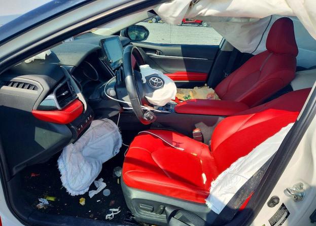 63756346 :رقم المزاد ، 4T1K61AK1PU141364 vin ، 2023 Toyota Camry مزاد بيع