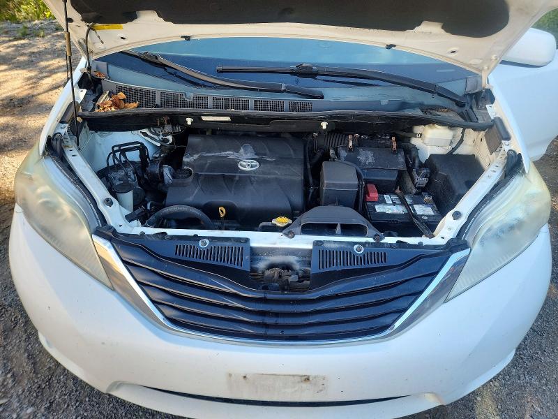 66731776 :رقم المزاد ، 5TDKK3DC1BS167945 vin ، 2011 Toyota Sienna مزاد بيع