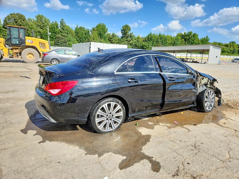 64821586 :رقم المزاد ، WDDSJ4EB9JN589065 vin ، 2018 Mercedes-benz Cla مزاد بيع