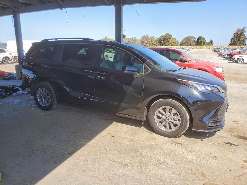 Продажа на аукционе авто 2026 Toyota Sienna, vin: 5TDYRKEC8TS324953, номер лота: 64466456