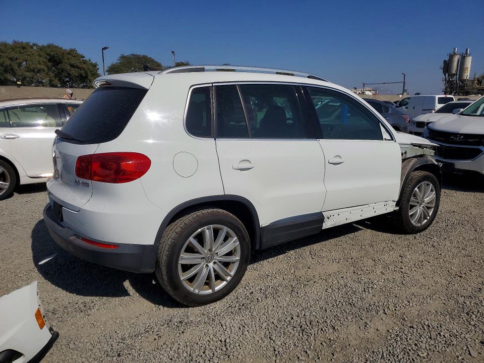 62707526 :رقم المزاد ، WVGAV7AX1FW596845 vin ، 2015 Volkswagen Tiguan مزاد بيع