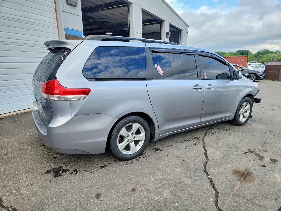 Aukcja sprzedaży 2011 Toyota Sienna, vin: 5TDKK3DC7BS065789, numer aukcji: 63650086