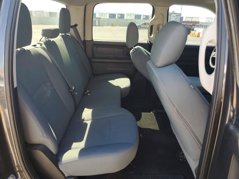 65885226 :رقم المزاد ، 3C6UR5HL3JG273327 vin ، 2018 Ram 2500 مزاد بيع