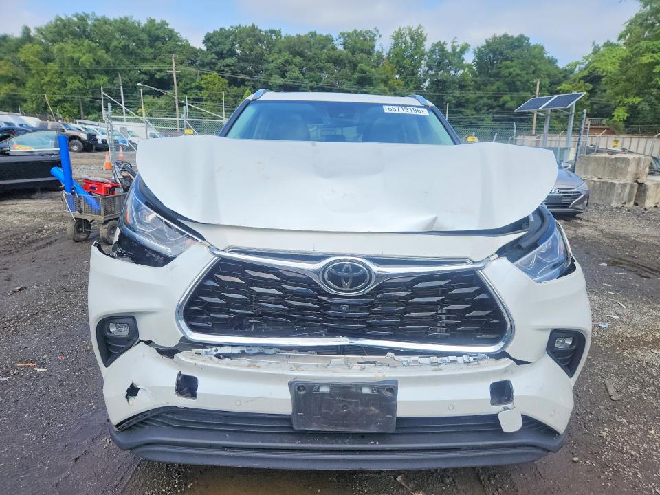 2022 Toyota Highlander მანქანა იყიდება აუქციონზე, vin: 5TDDZRBH2NS184702, აუქციონის ნომერი: 66719196