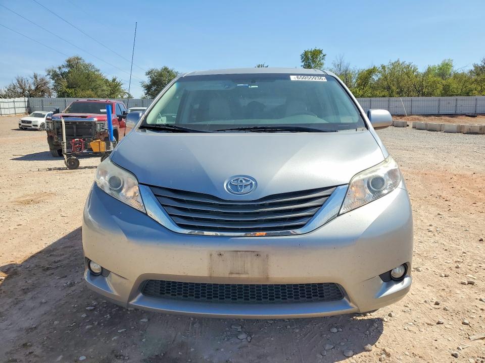 65055936 :رقم المزاد ، 5TDYK3DC9DS333514 vin ، 2013 Toyota Sienna مزاد بيع