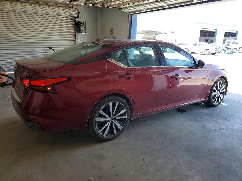 63887206 :رقم المزاد ، 1N4BL4CV6MN385951 vin ، 2021 Nissan Altima مزاد بيع