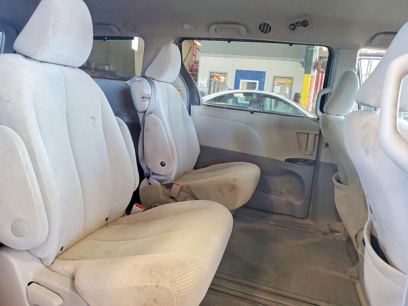 65324506 :رقم المزاد ، 5TDKK3DCXBS109929 vin ، 2011 Toyota Sienna مزاد بيع
