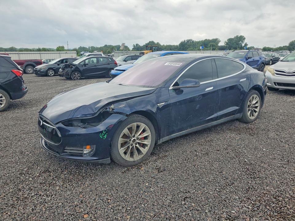 64040696 :رقم المزاد ، 5YJSA1H22FFP69711 vin ، 2015 Tesla Model S مزاد بيع