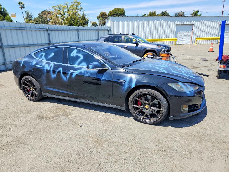 64694336 :رقم المزاد ، 5YJSA1CN0DFP05147 vin ، 2013 Tesla Model S مزاد بيع