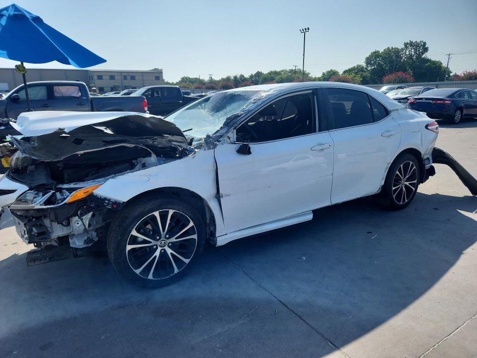 64066896 :رقم المزاد ، 4T1G11AKXLU966317 vin ، 2020 Toyota Camry مزاد بيع