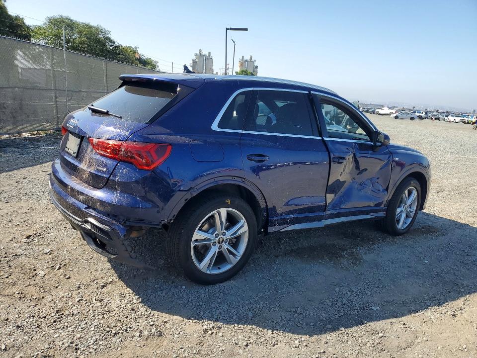 63431626 :رقم المزاد ، WA1EECF35N1025384 vin ، 2022 Audi Q3 مزاد بيع