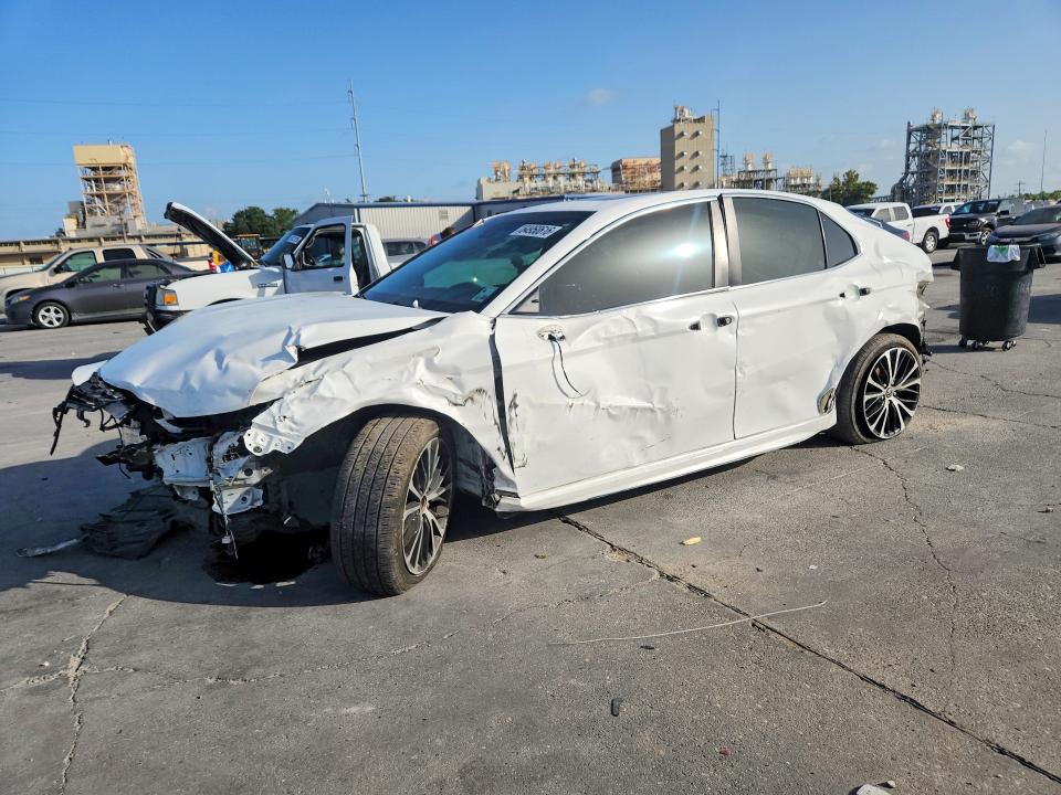 2018 Toyota Camry მანქანა იყიდება აუქციონზე, vin: 4T1B11HK7JU531364, აუქციონის ნომერი: 64950616