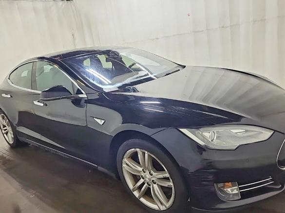 2015 Tesla Model S მანქანა იყიდება აუქციონზე, vin: 5YJSA1H1XFFP78583, აუქციონის ნომერი: 64748856