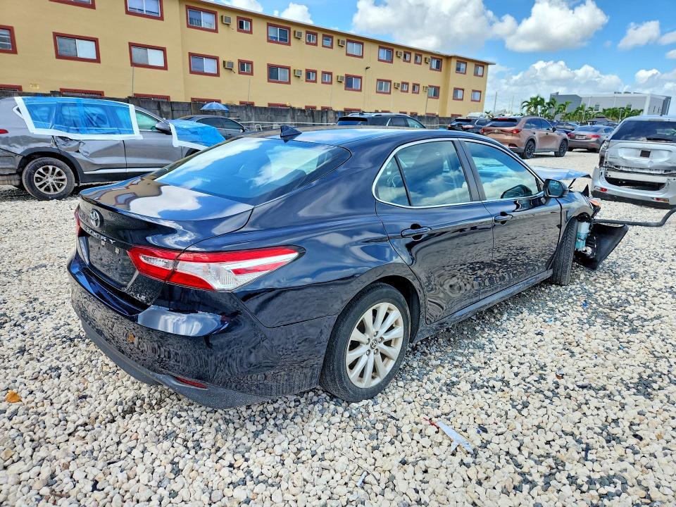 64371356 :رقم المزاد ، 4T1C11AK9LU987674 vin ، 2020 Toyota Camry مزاد بيع