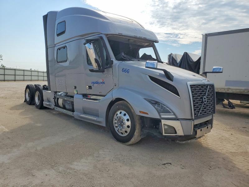 63430356 :رقم المزاد ، 4V4NC9EH8NN288574 vin ، 2022 Volvo Vn مزاد بيع