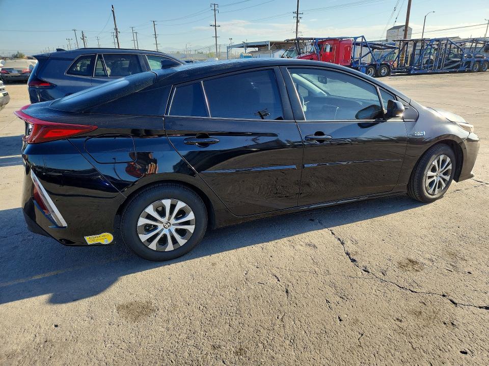 66445876 :رقم المزاد ، JTDKAMFPXN3212444 vin ، 2022 Toyota Prius Prime مزاد بيع