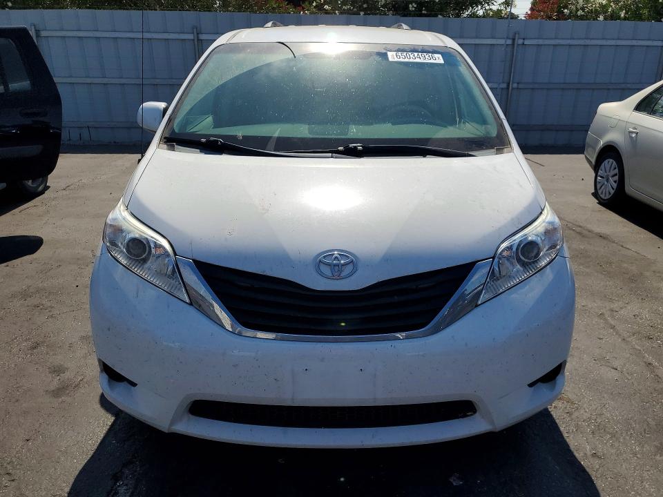 65034936 :رقم المزاد ، 5TDKK3DC7DS341908 vin ، 2013 Toyota Sienna مزاد بيع