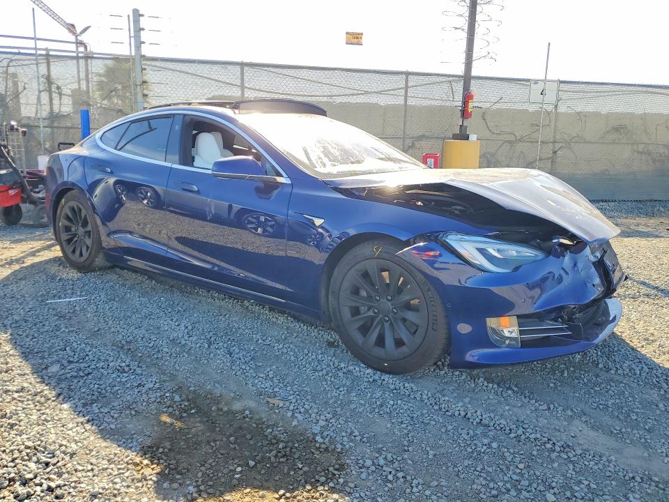 Продаж на аукціоні авто 2018 Tesla Model S, vin: 5YJSA1E25JF276702, номер лоту: 64393936