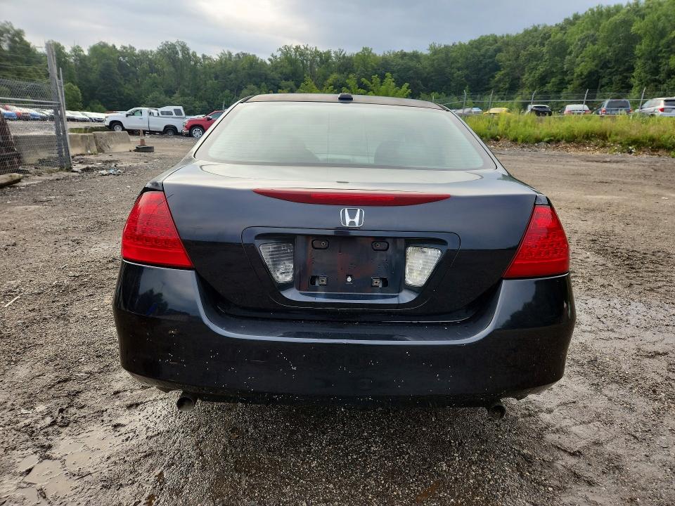 67000826 :رقم المزاد ، 1HGCM66597A056113 vin ، 2007 Honda Accord مزاد بيع