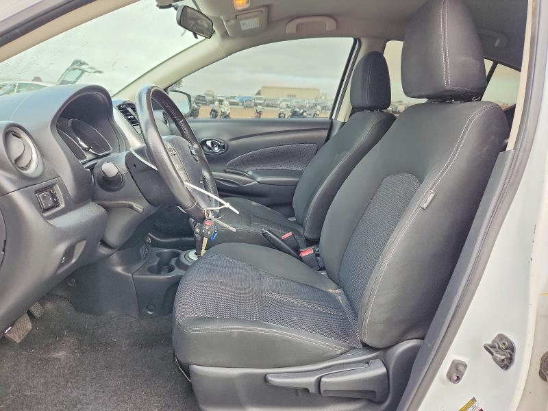 64288406 :رقم المزاد ، 3N1CN7AP0JL883754 vin ، 2018 Nissan Versa مزاد بيع