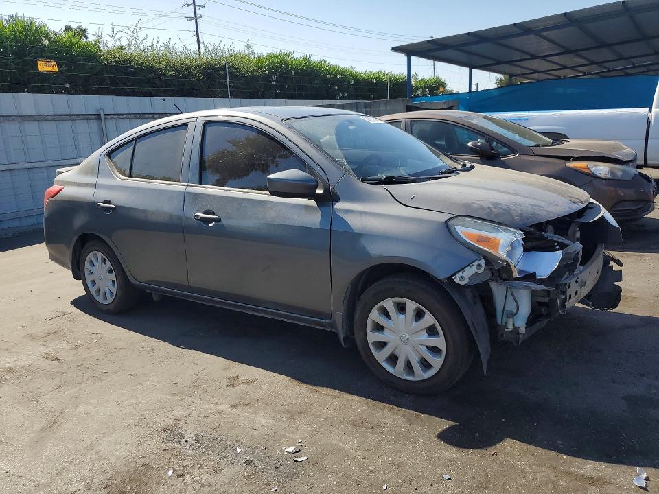 64231666 :رقم المزاد ، 3N1CN7AP3HL828905 vin ، 2017 Nissan Versa مزاد بيع