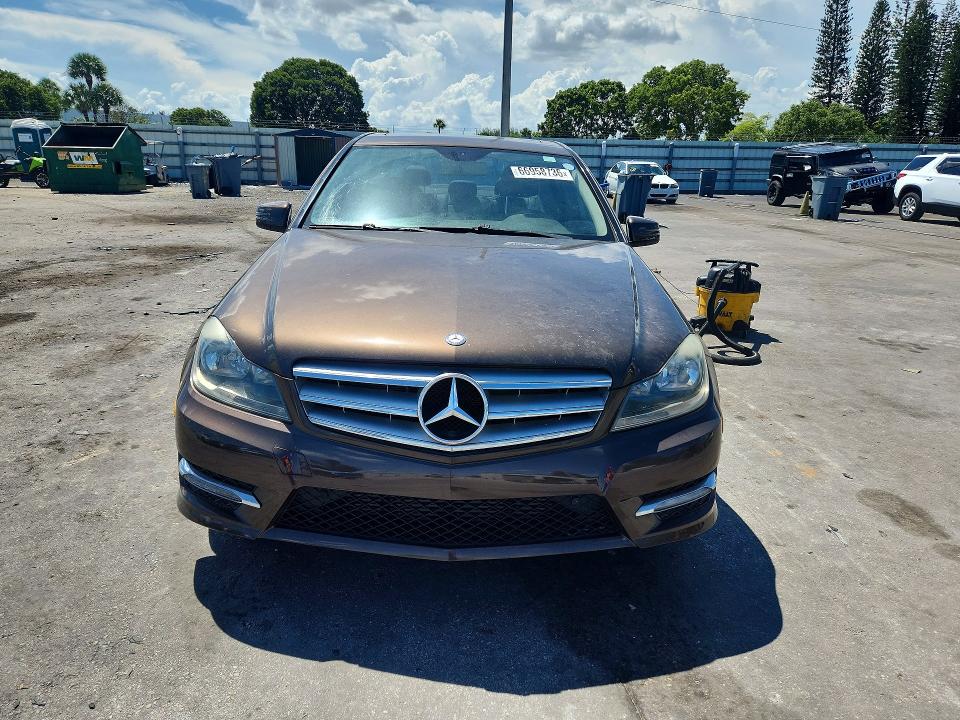 2013 Mercedes-benz C მანქანა იყიდება აუქციონზე, vin: WDDGF4HB5DF971532, აუქციონის ნომერი: 66958736
