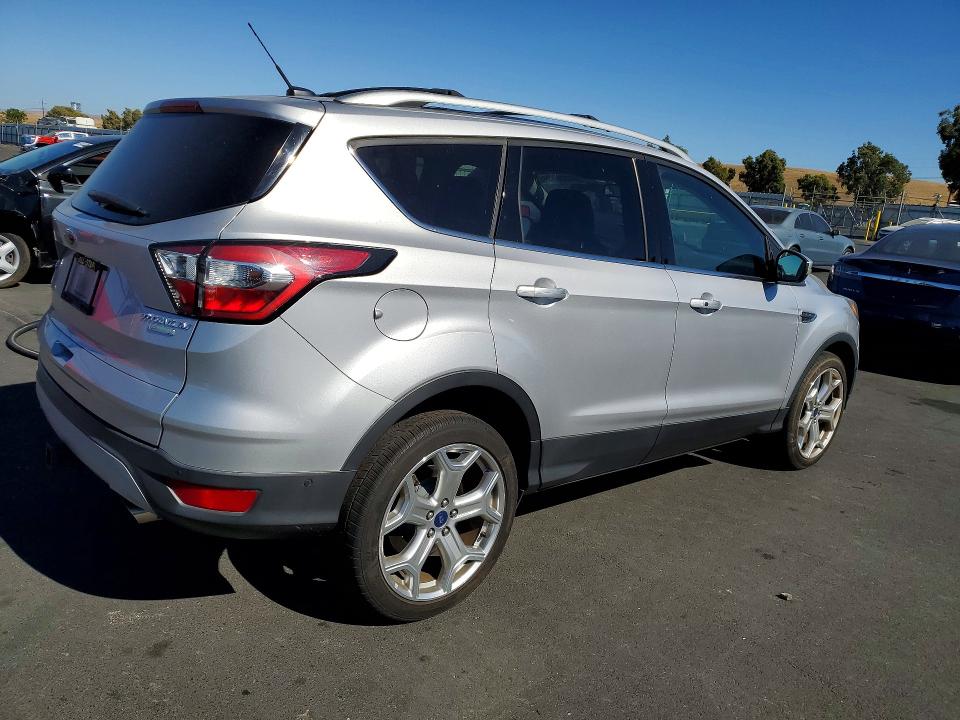 Продаж на аукціоні авто 2017 Ford Escape, vin: 1FMCU0J9XHUE26177, номер лоту: 64086586