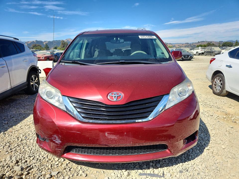 64516086 :رقم المزاد ، 5TDKK3DC7ES458163 vin ، 2014 Toyota Sienna مزاد بيع