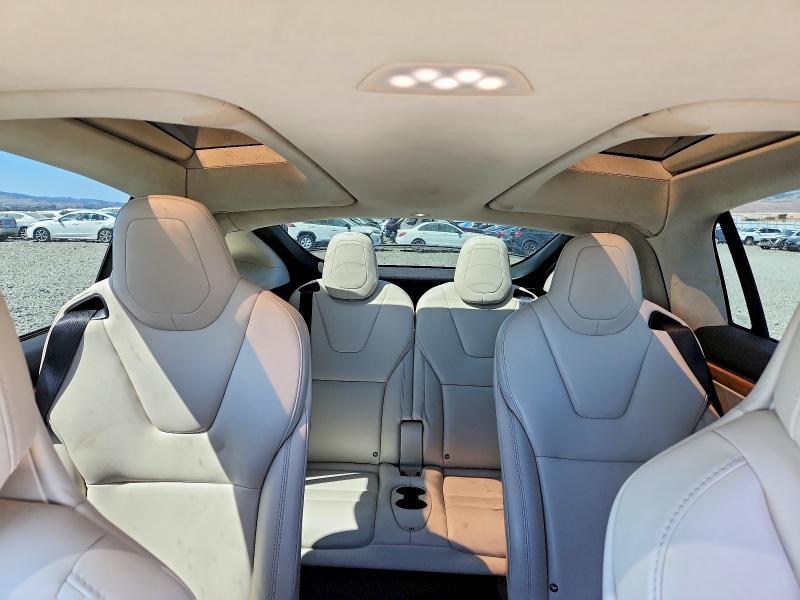 64964156 :رقم المزاد ، 5YJXCBE27JF110302 vin ، 2018 Tesla Model X مزاد بيع