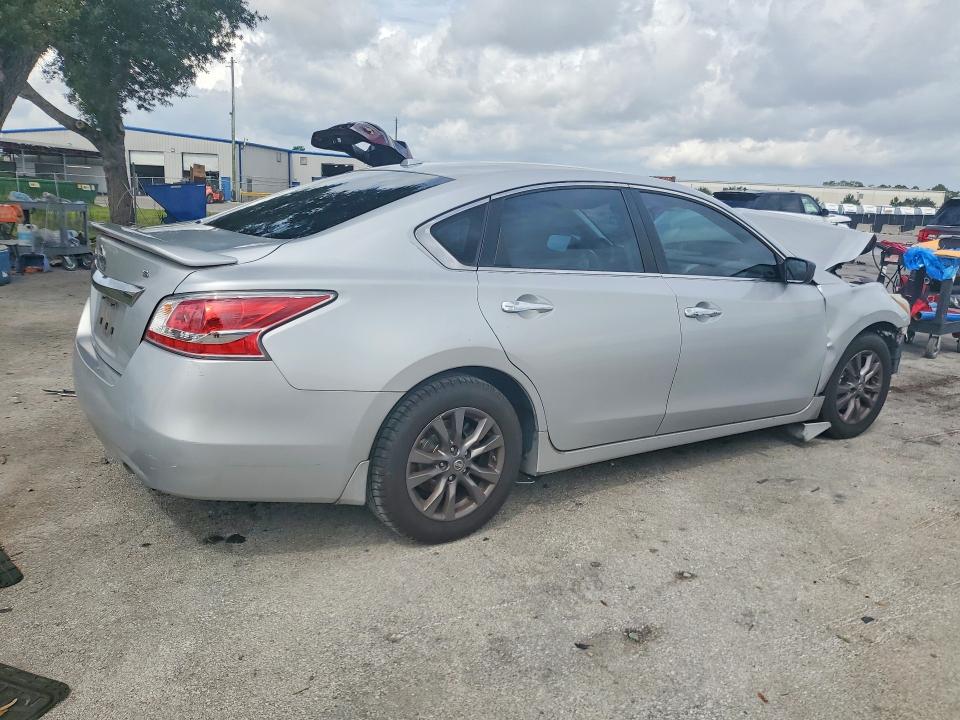 2015 Nissan Altima მანქანა იყიდება აუქციონზე, vin: 1N4AL3AP1FN356256, აუქციონის ნომერი: 63512276