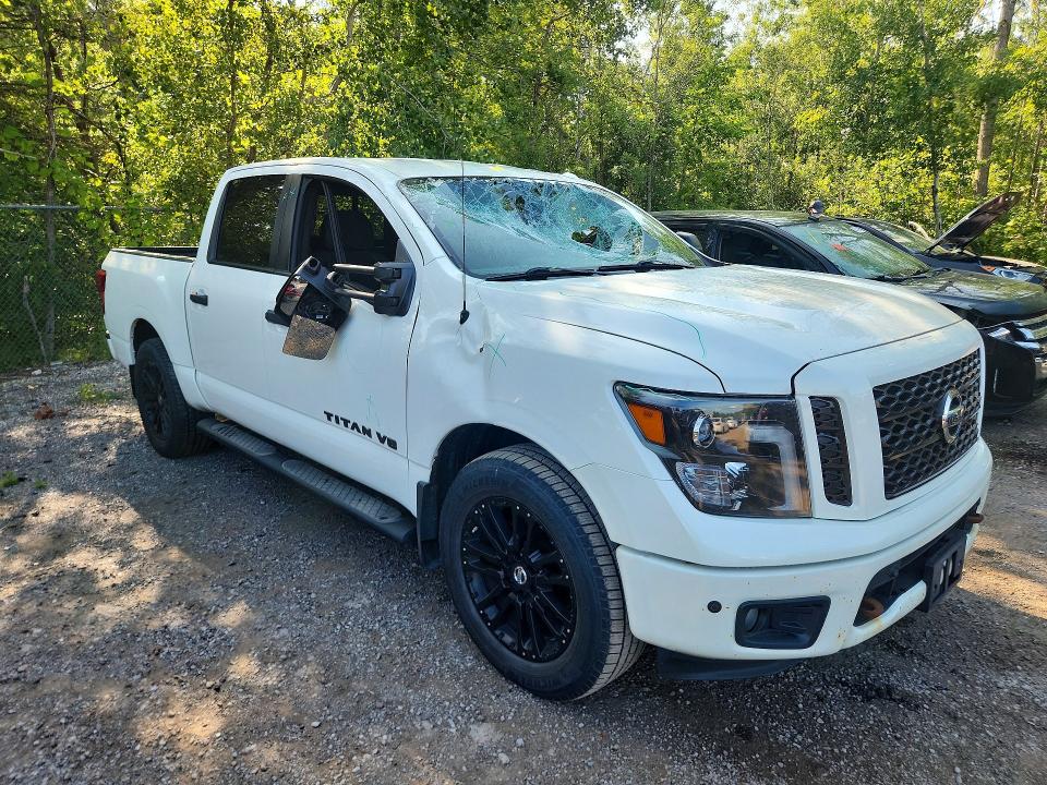 63191916 :رقم المزاد ، 1N6AA1E54JN517895 vin ، 2018 Nissan Titan مزاد بيع
